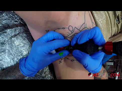 ❤️ Extremamente tatuada, a brasa Sully Savage fez uma tatuagem em seu clítoris ❤️ Porno duro em nós pt-br.robosexshop.ru